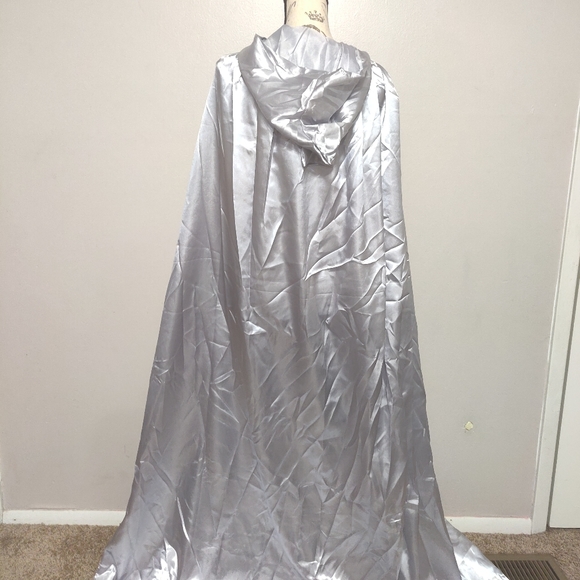 Cape - Picture 3 of 4